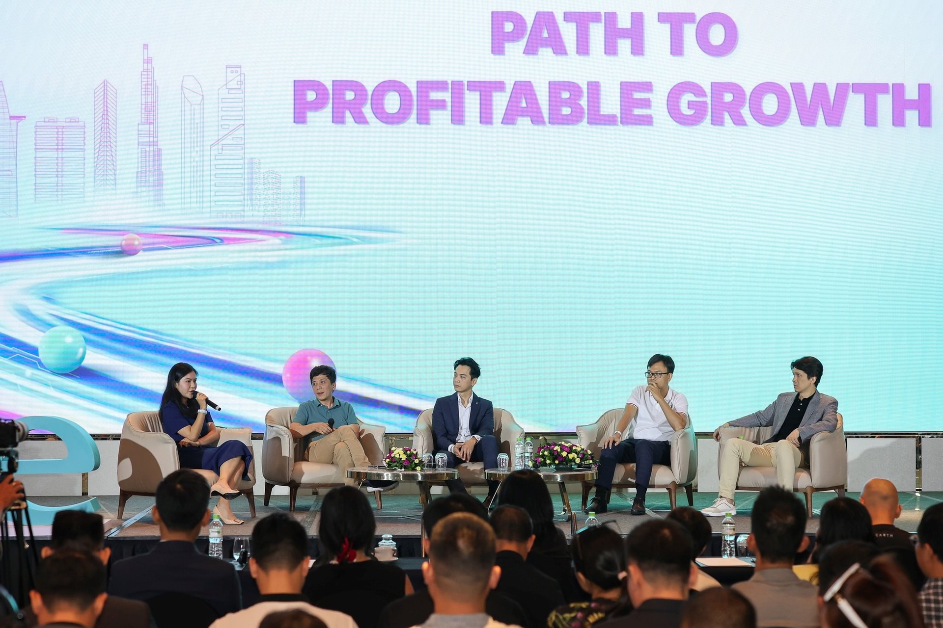 Chủ tịch ACB Trần Hùng Huy: 'Startup tự định giá 3-5 triệu USD vì có ý tưởng hay, cam kết vài năm sau tăng trưởng gấp 10 lần, nhưng tôi không dám cho vay'- Ảnh 2.