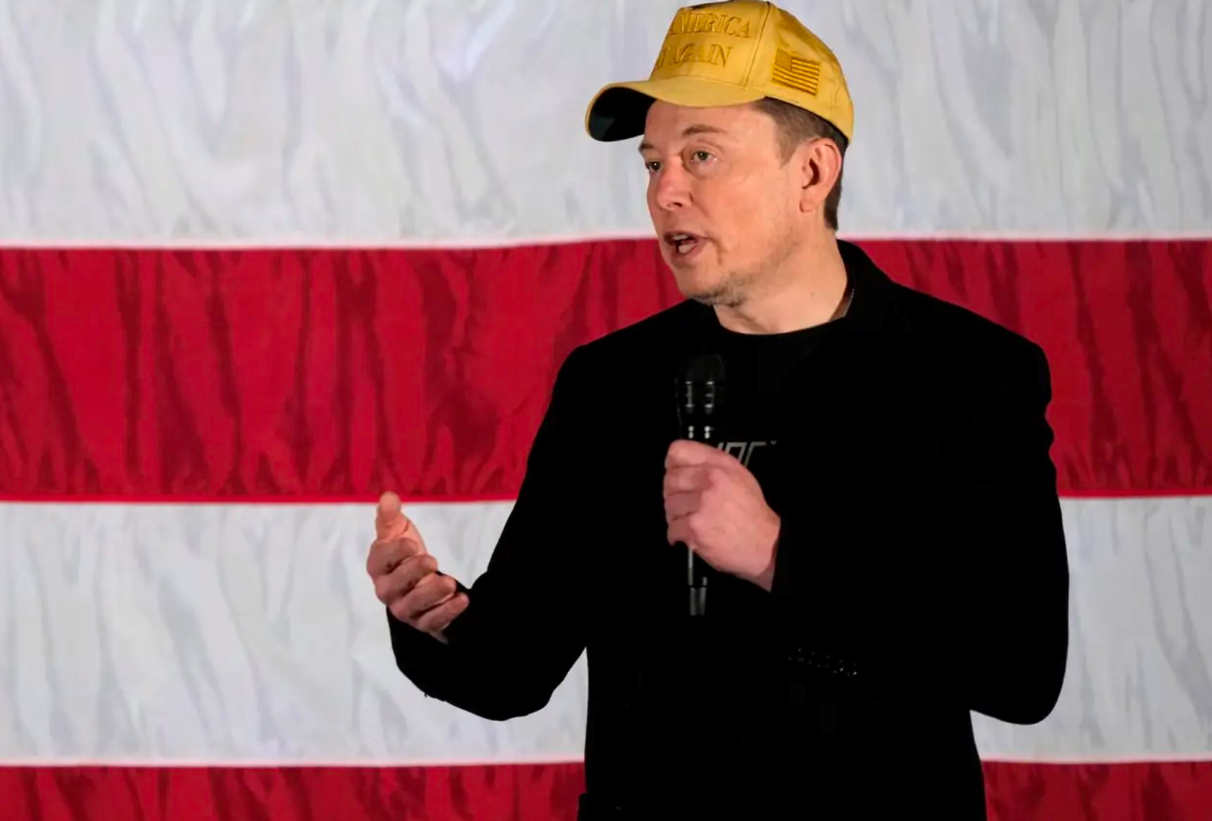 Tổng thống Trump vừa 'bắt tay' với một loạt tỷ ph&uacute; c&ocirc;ng nghệ, 'bộ trưởng' Elon Musk ngay lập tức 'dội g&aacute;o nước lạnh' v&agrave;o dự &aacute;n 500 tỷ USD - Ảnh 1.