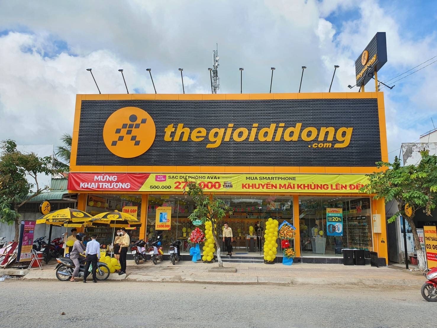 Chuyện gì vậy: Vừa tuyển dụng trở lại, qua mấy tháng, Thế giới Di động lại cho gần 1.400 nhân viên "bay màu"? - Ảnh 1. Chuyện gì vậy: Vừa tuyển dụng trở lại, qua mấy tháng, Thế giới Di động lại cho gần 1.400 nhân viên "bay màu"? - Ảnh 1.