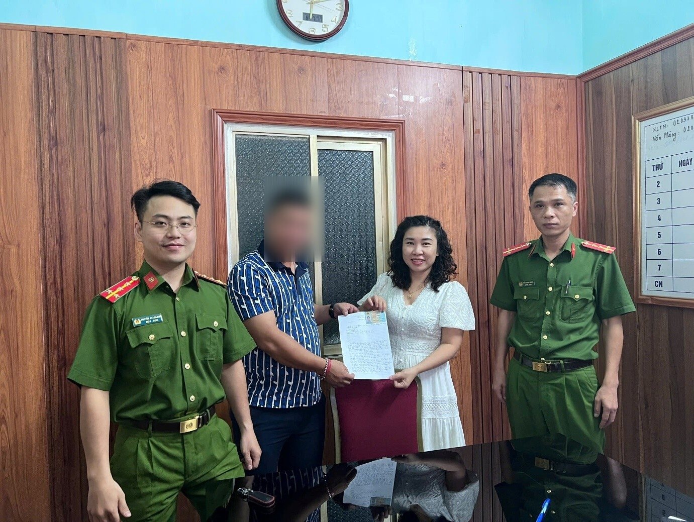 Sau khi chuyển khoản thành công hơn 1 tỷ đồng, người đàn ông Hà Nội vội đến công an phường trình báo luôn- Ảnh 1. Sau khi chuyển khoản thành công hơn 1 tỷ đồng, người đàn ông Hà Nội vội đến công an phường trình báo luôn- Ảnh 1.
