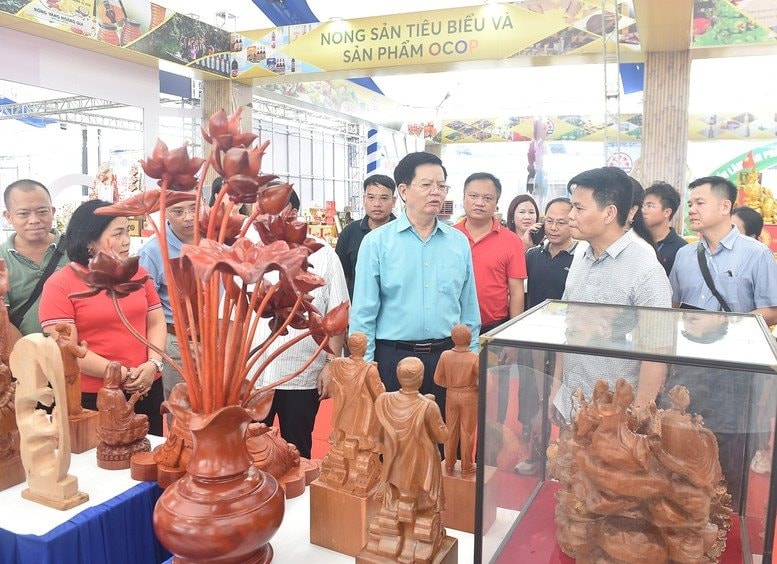Chỉ 2 ngày nữa, Việt Nam chứng kiến một sự kiện chưa có tiền lệ, hơn 100 DN tham gia, có cả xe chống đạn - Ảnh 6.