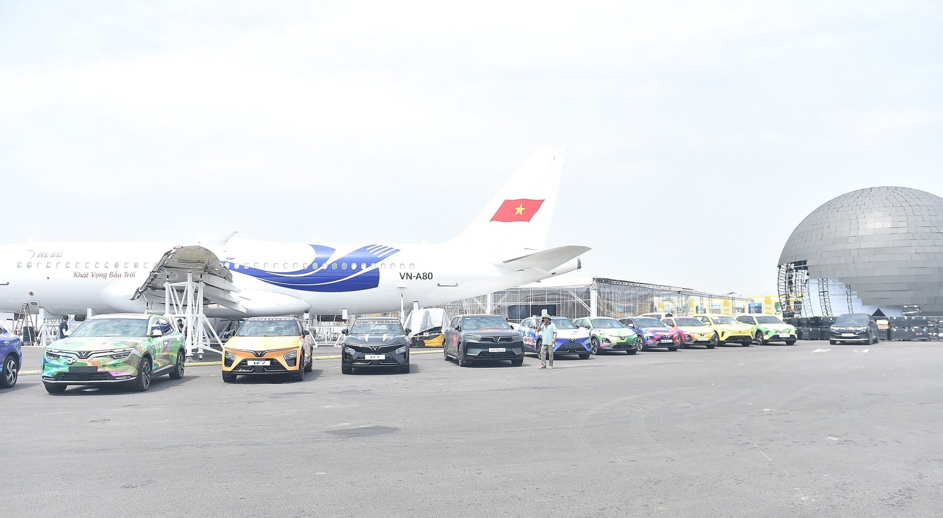 Chỉ 2 ngày nữa, Việt Nam chứng kiến một sự kiện chưa có tiền lệ, hơn 100 DN tham gia, có cả xe chống đạn - Ảnh 7.