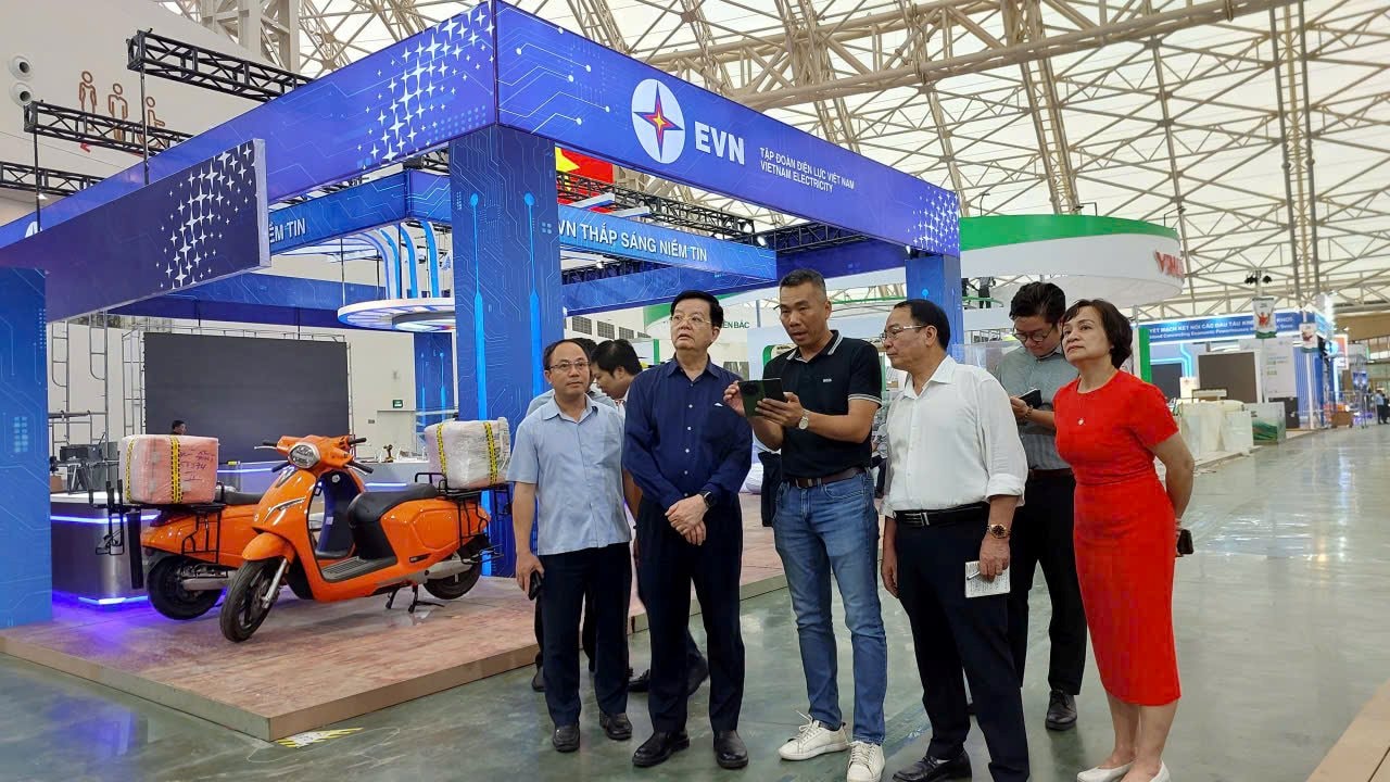 Chỉ 2 ngày nữa, Việt Nam chứng kiến một sự kiện chưa có tiền lệ, hơn 100 DN tham gia, có cả xe chống đạn - Ảnh 3.