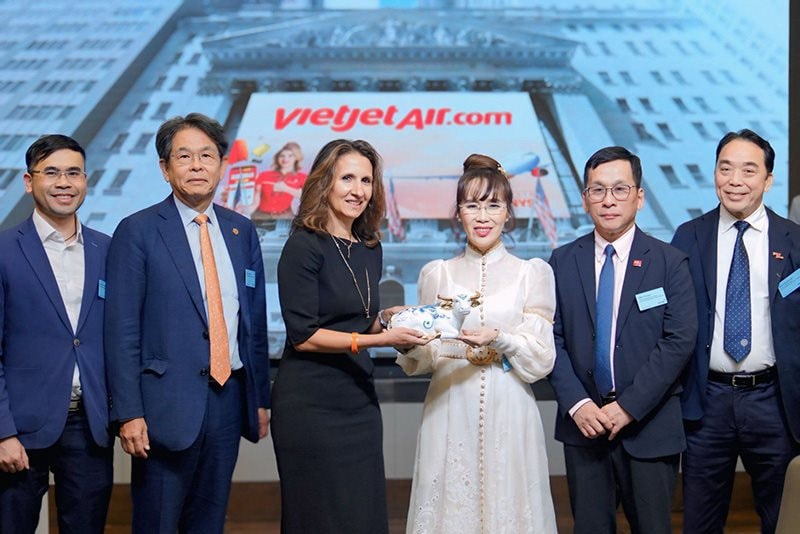 Tiến sĩ Nguyễn Thị Phương Thảo đến sàn chứng khoán NYSE rung chuông: Chúng tôi sẽ sớm bay đến Mỹ- Ảnh 1.