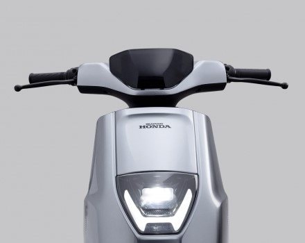 Honda chính thức ra mắt ‘xe máy điện quốc dân’ mới: thiết kế nhỏ gọn, đi 100 km sau một lần sạc đầy mà giá chỉ hơn 10 triệu đồng- Ảnh 1. Honda chính thức ra mắt ‘xe máy điện quốc dân’ mới: thiết kế nhỏ gọn, đi 100 km sau một lần sạc đầy mà giá chỉ hơn 10 triệu đồng- Ảnh 1.