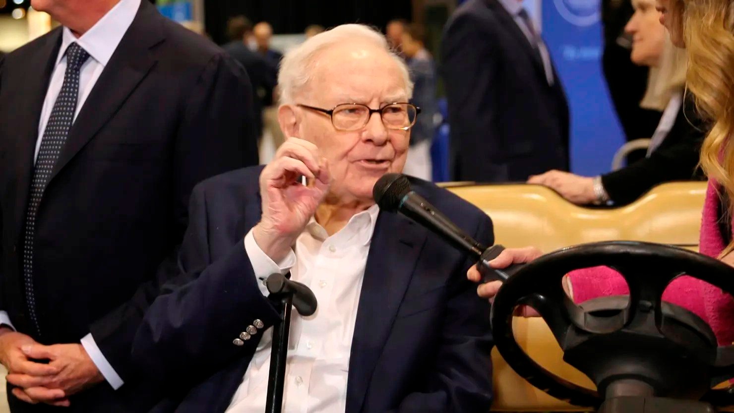 Warren Buffet quyết ‘ngồi im’, ‘pháo đài’ tiền mặt của Berkshire Hathaway lại lập kỷ lục mới- Ảnh 1. Warren Buffet quyết ‘ngồi im’, ‘pháo đài’ tiền mặt của Berkshire Hathaway lại lập kỷ lục mới- Ảnh 1.