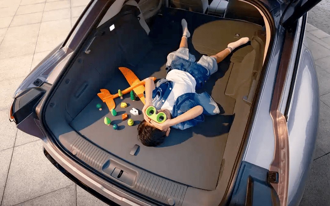 'Ông trùm' xe tải tại Việt Nam ra mắt xe điện giá hơn 400 triệu đồng: ngang cỡ Toyota Camry, đi Hà Nội-Quảng Trị chỉ trong 1 lần sạc- Ảnh 4. 'Ông trùm' xe tải tại Việt Nam ra mắt xe điện giá hơn 400 triệu đồng: ngang cỡ Toyota Camry, đi Hà Nội-Quảng Trị chỉ trong 1 lần sạc- Ảnh 4.