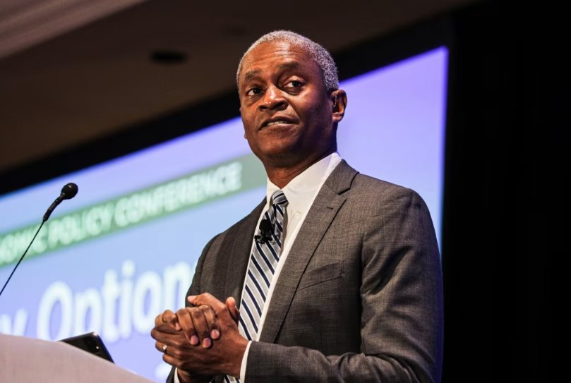 Quan chức ủng hộ không cắt giảm lãi suất bất ngờ tuyên bố rời Fed- Ảnh 1.