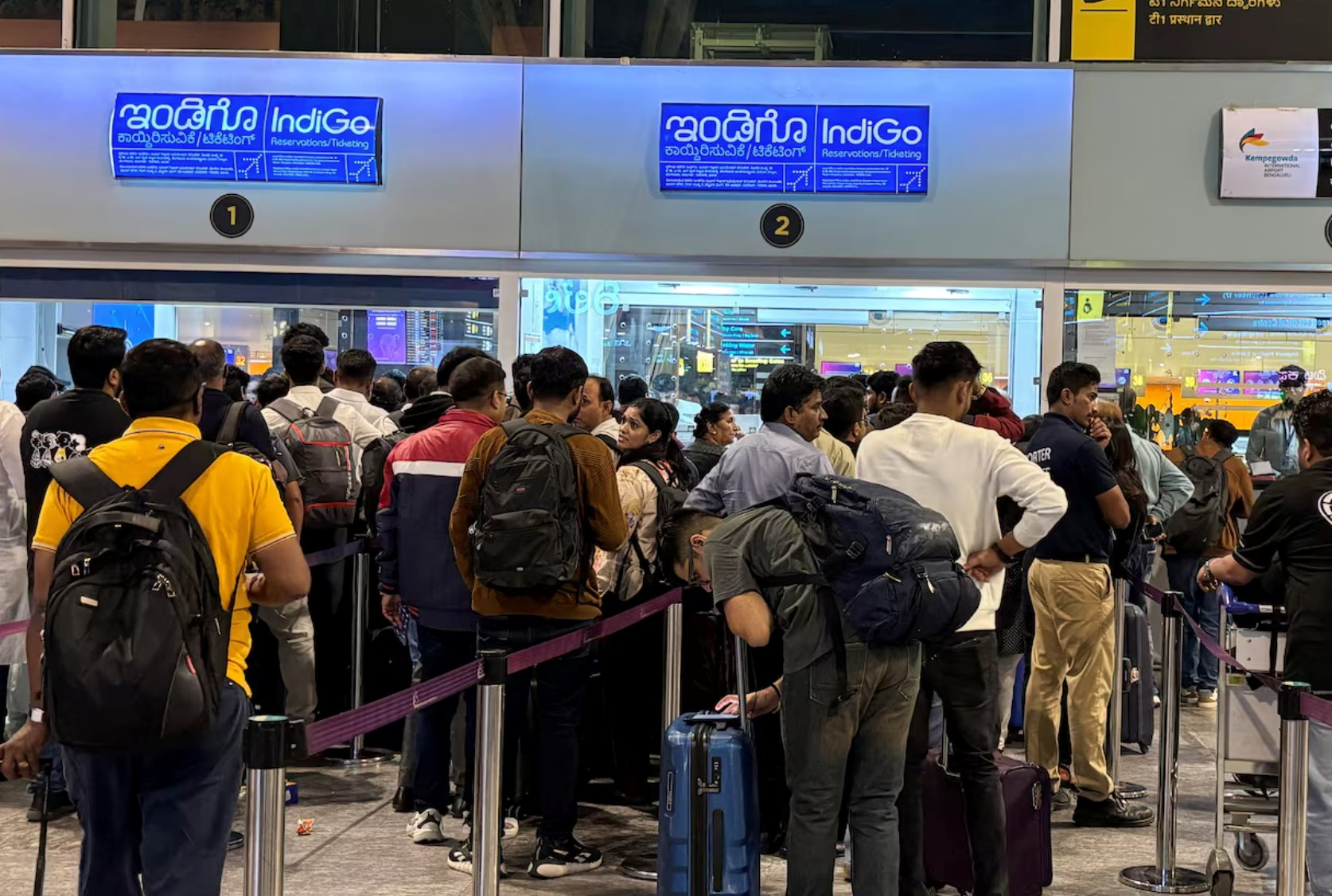 Ngành hàng không Ấn Độ hỗn loạn, 1.000 chuyến bay bị huỷ chỉ trong vài ngày: Điều gì khiến hàng nghìn hành khách mắc kẹt?- Ảnh 1.