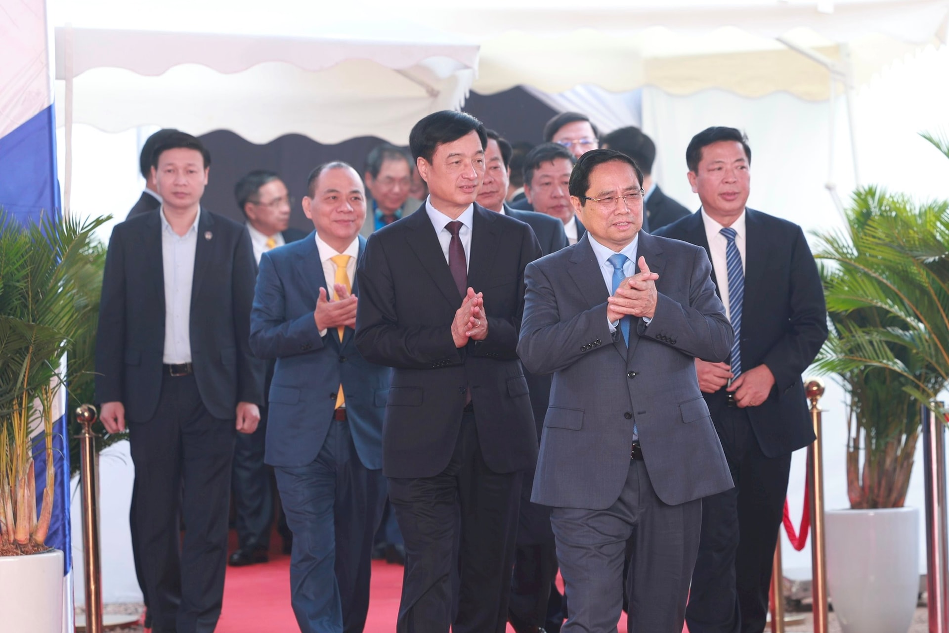 Thủ tướng Phạm Minh Ch&iacute;nh dự lễ khởi c&ocirc;ng si&ecirc;u dự &aacute;n 925.000 tỷ đồng do Vingroup l&agrave;m chủ đầu tư - Ảnh 1.