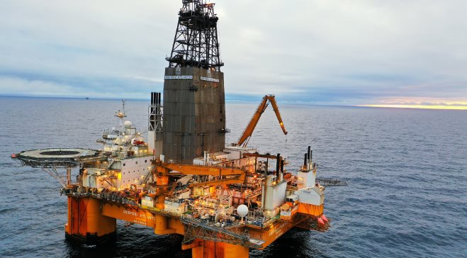 Khoan thẳng đứng 3.872m xuống đ&aacute;y biển, ph&aacute;t hiện một mỏ dầu khổng lồ d&agrave;y hơn 200m, trữ lượng l&ecirc;n đến 89 triệu th&ugrave;ng dầu - Ảnh 1.