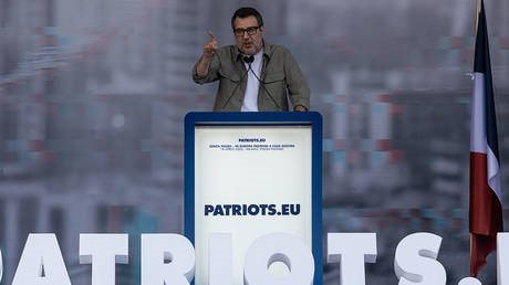 Không chỉ Hungary và Slovakia, lãnh đạo một nước EU kêu gọi nối lại nhập khẩu dầu khí Nga giữa lúc giá năng lượng tăng cao- Ảnh 1.