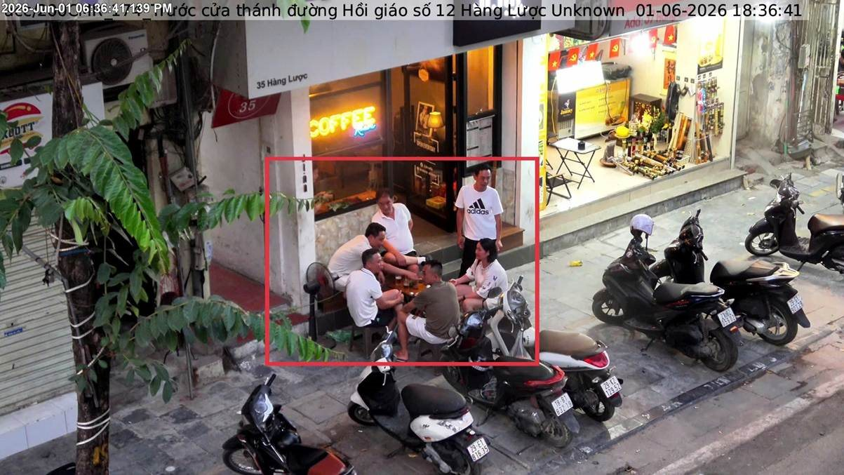 Sau 1 tuần thí điểm 'siêu phẩm' tuần tra trên không, Công an Hà Nội công bố loạt hình ảnh vi phạm 'nét căng' - Ảnh 8.