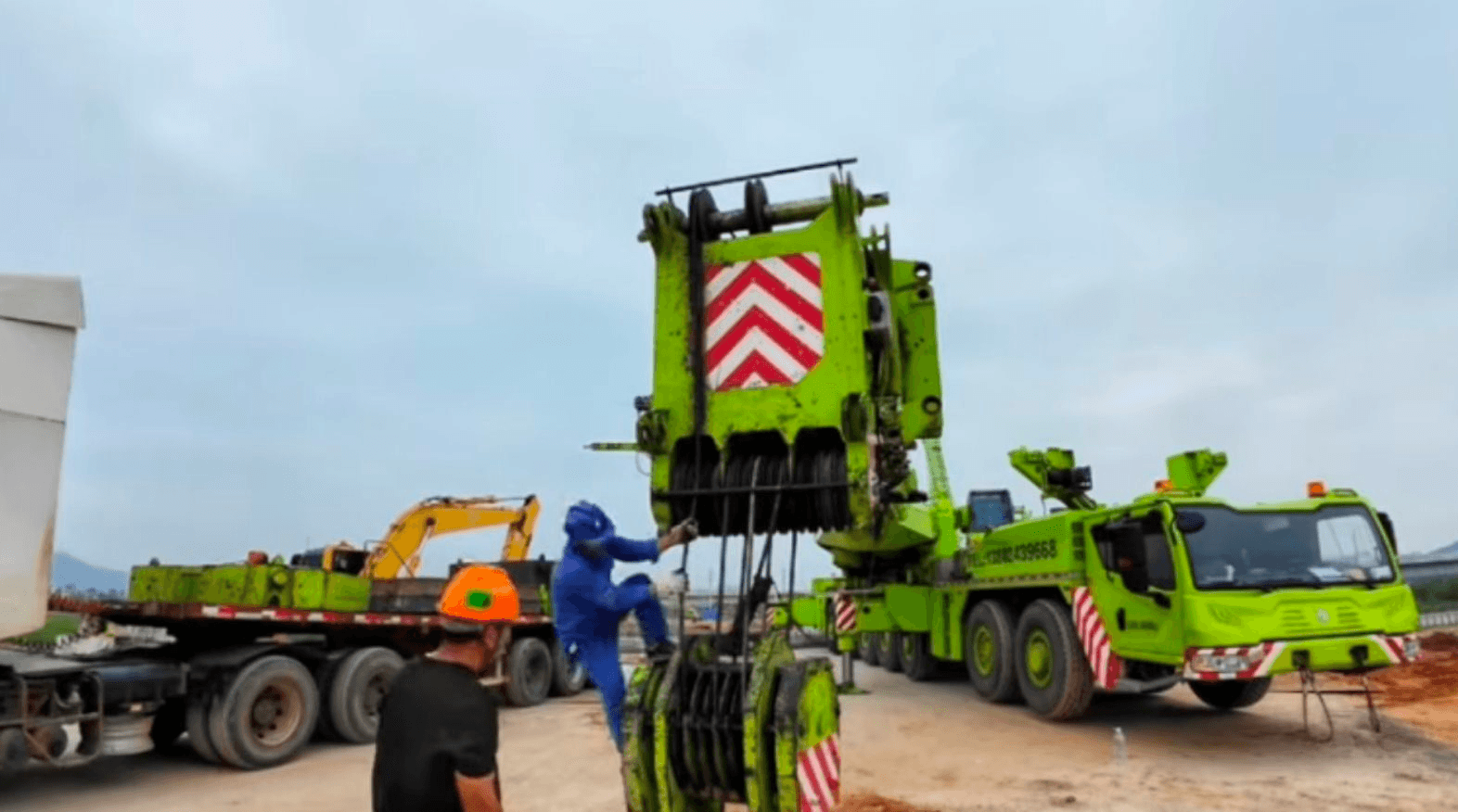 Ph&aacute;t hiện 21 xe tải Trung Quốc di chuyển li&ecirc;n tục trong đ&ecirc;m chở theo hơn 1.100 tấn thiết bị, x&acirc;y xong c&acirc;y cầu chỉ trong 24 giờ - Ảnh 3.