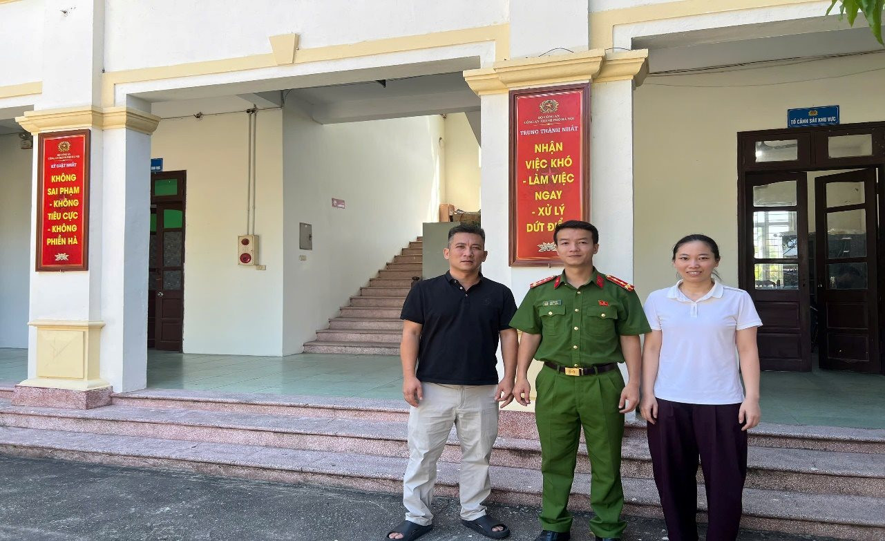 Công an điều tra số tiền 142.400.000 đồng chuyển tới tài khoản của Nguyễn Thu Loan SN 1992, người đàn ông SN 1982 ở phương Xuân Đỉnh được mời tới làm việc - Ảnh 1.