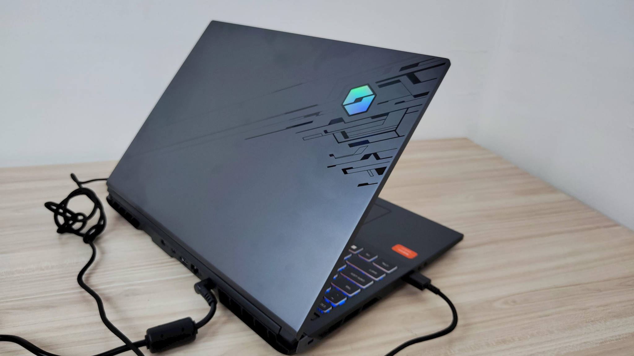 Người Nga làm điều "không ai hiểu nổi": Họ đang ồ ạt mua laptop từ một thương hiệu Trung Quốc vô danh- Ảnh 3.
