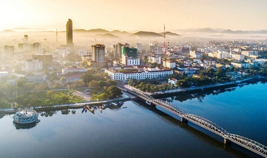 Một th&agrave;nh phố Việt Nam g&oacute;p mặt c&ugrave;ng Bắc Kinh, Seoul trong đề cử "Oscar du lịch": H&uacute;t mạnh kh&aacute;ch Ph&aacute;p, Mỹ, nửa năm thu hơn 10.300 tỷ đồng - Ảnh 1.