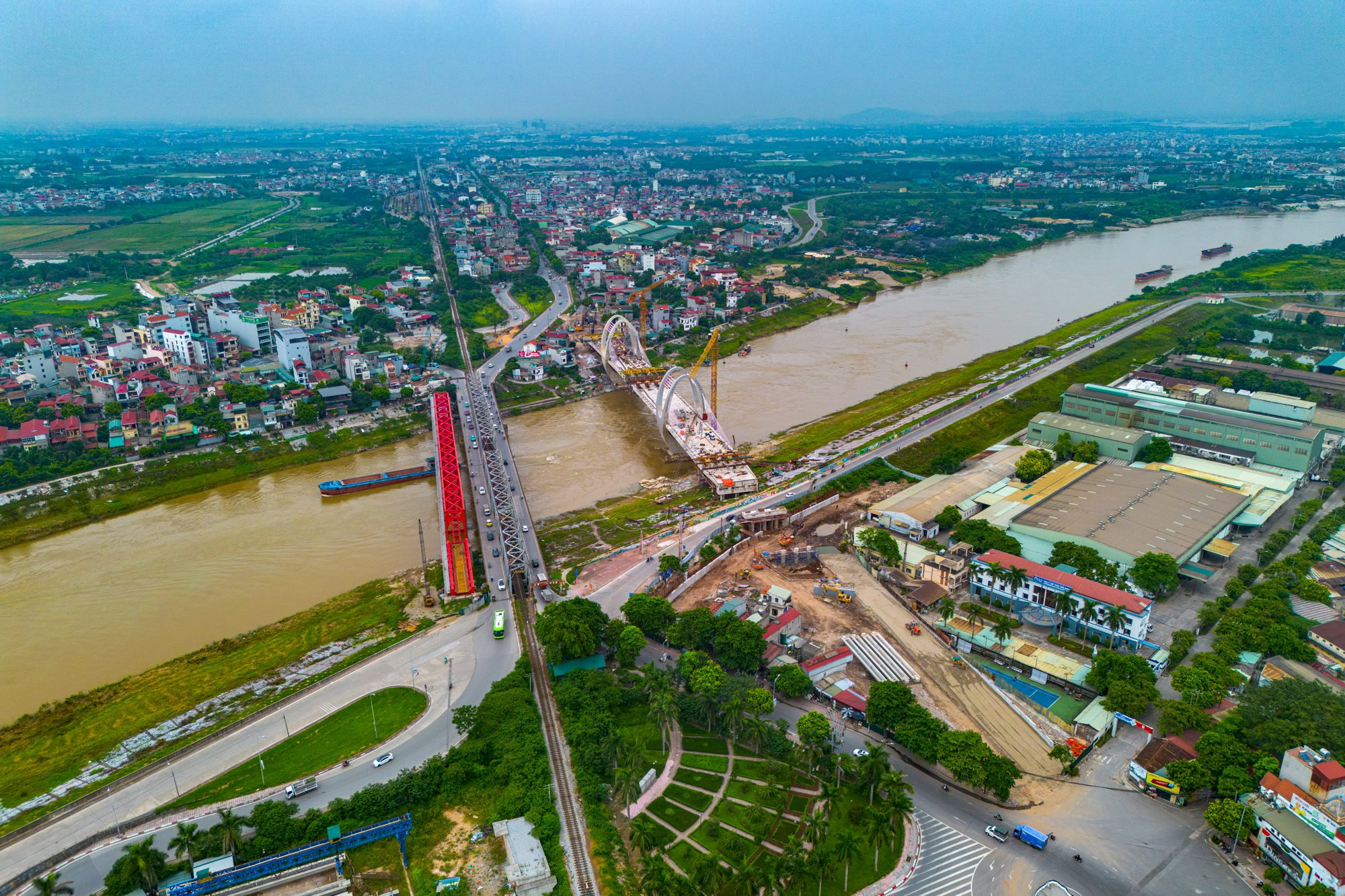 Cận cảnh cầu 1.800 tỷ sắp ho&agrave;n th&agrave;nh, thay thế cầu quay đầu ti&ecirc;n ở Việt Nam, nối H&agrave; Nội với tỉnh sắp l&ecirc;n th&agrave;nh phố trực thuộc trung ương - Ảnh 15.