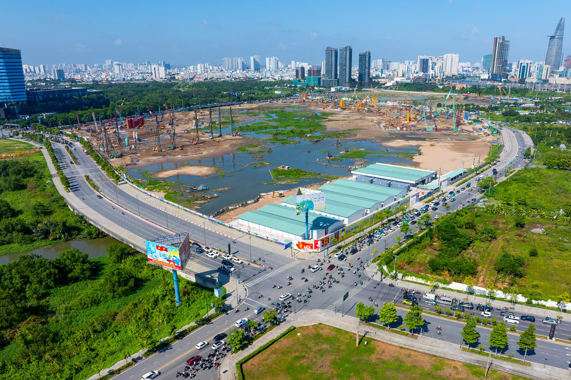 Ngắm rừng cần cẩu phủ k&iacute;n ch&acirc;n trời ở tổ hợp trung t&acirc;m h&agrave;nh ch&iacute;nh gần 30.000 tỷ của TP.HCM - Ảnh 5.
