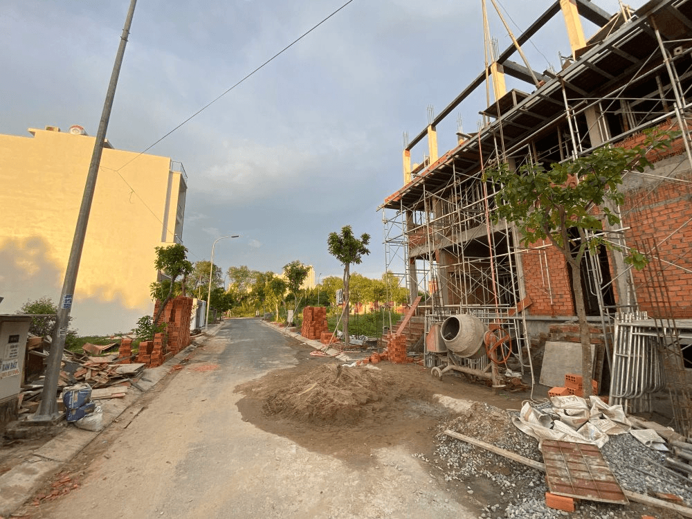 Những loại c&ocirc;ng tr&igrave;nh được miễn giấy ph&eacute;p x&acirc;y dựng người d&acirc;n cần biết: C&oacute; nh&agrave; cấp IV, nh&agrave; ở ri&ecirc;ng lẻ dưới 7 tầng với tổng diện t&iacute;ch s&agrave;n dưới 500 m2 - Ảnh 1.